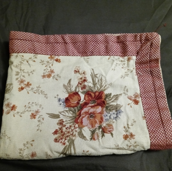 🌇WAVERLY HOME 🏡 SHAM COVERS🏩VINTAGE SIZE 28"×23",NICE FLORAL. 🏖 - Picture 6 of 8